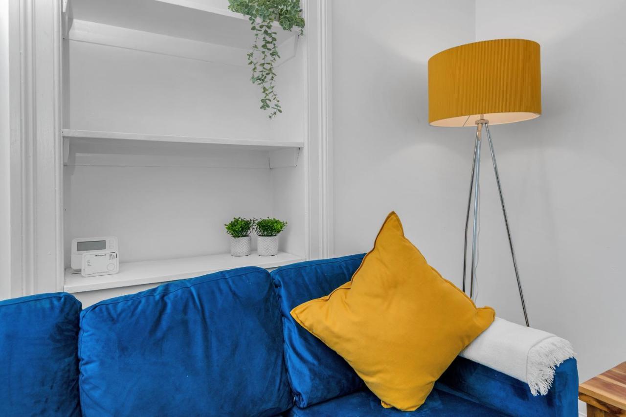 Spacious & Modern 1 Bedroom Flat - Near Centre & Arthur Seat Apartment